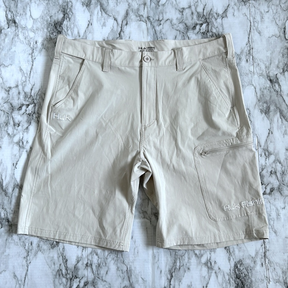Huk Men's Light Tan Cargo Shorts